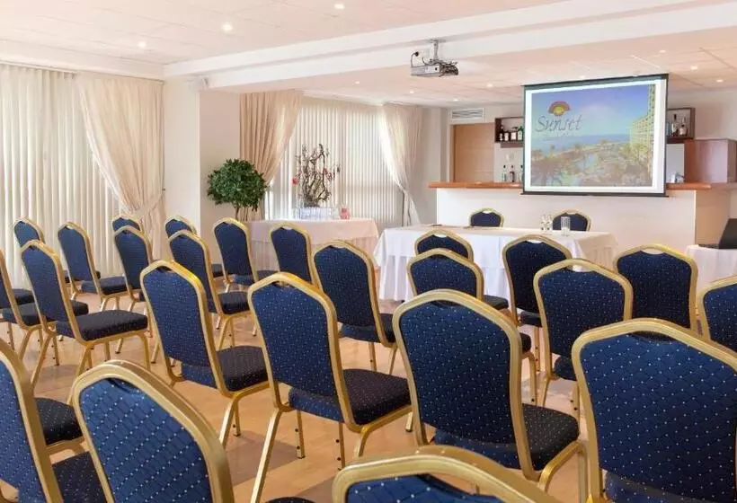 Sunset Beach Club Hotel Apartments