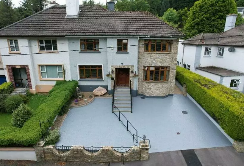 تختخواب و صبحانه Ros Dún House