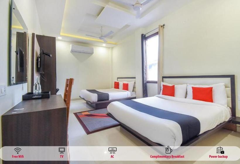 Vaccinated Staff- Capital O 70928 Hotel Golden Home