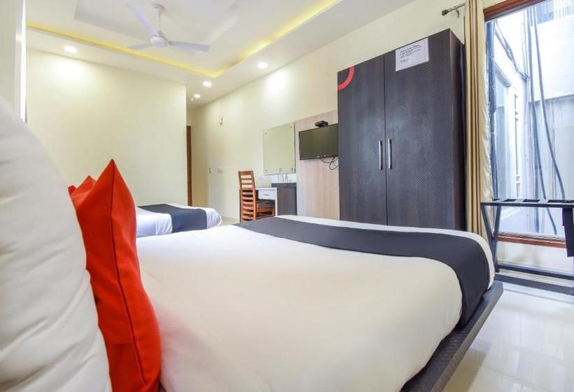 Vaccinated Staff- Capital O 70928 Hotel Golden Home