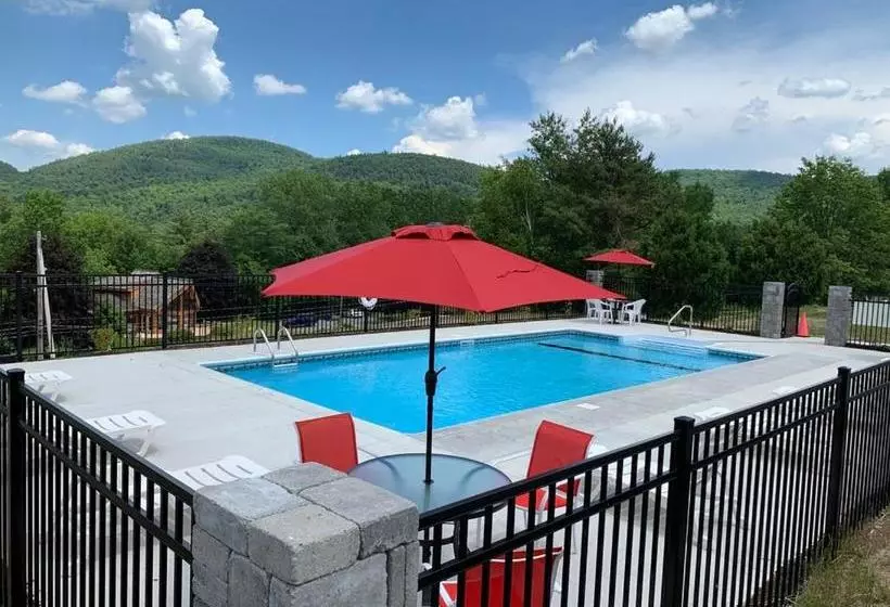 Hotelli Cloud 9 Inn & Suites Lake George