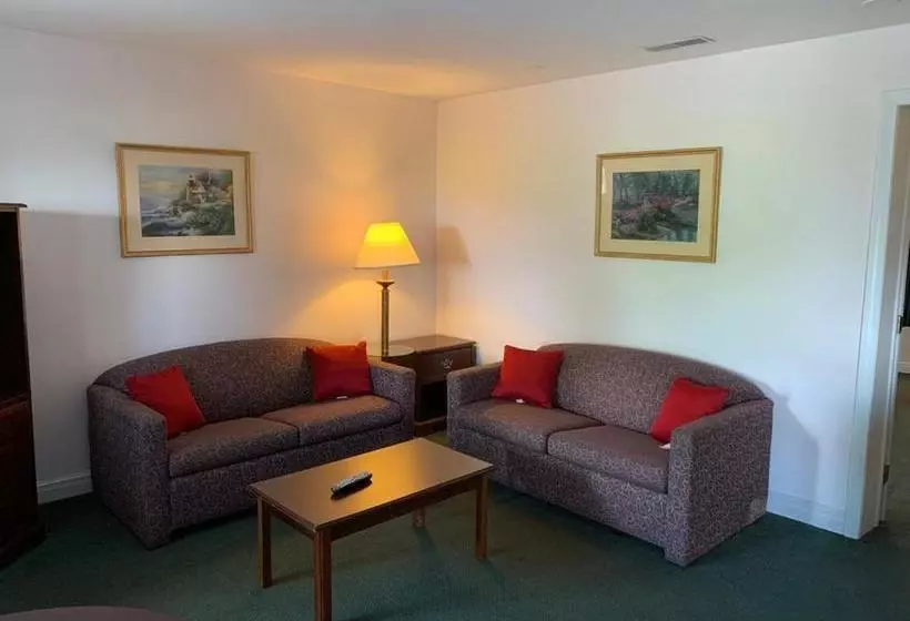 Hotelli Cloud 9 Inn & Suites Lake George