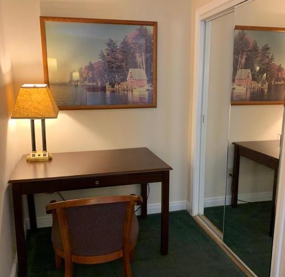 ホテル Cloud 9 Inn & Suites Lake George