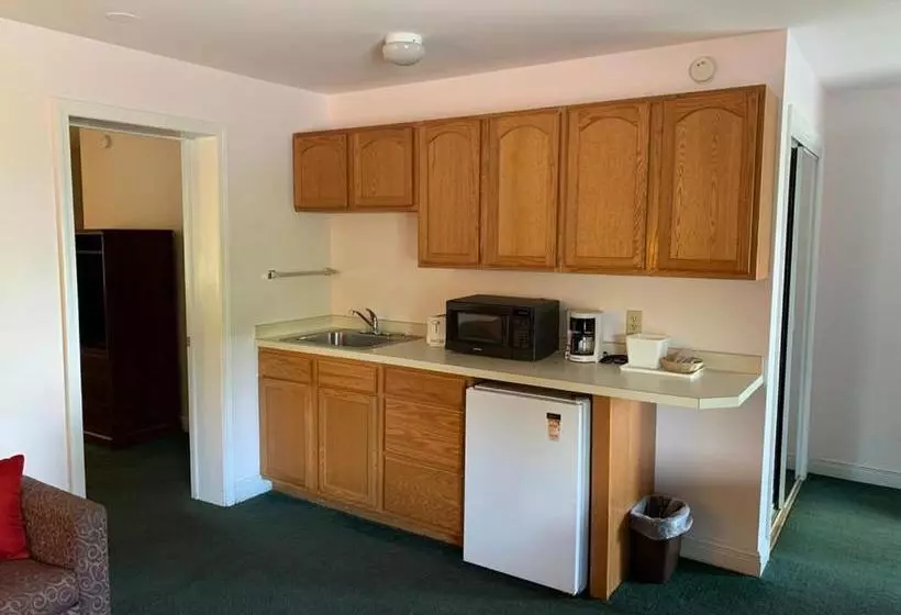Hotelli Cloud 9 Inn & Suites Lake George