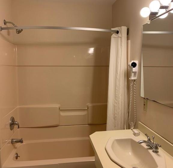 ホテル Cloud 9 Inn & Suites Lake George