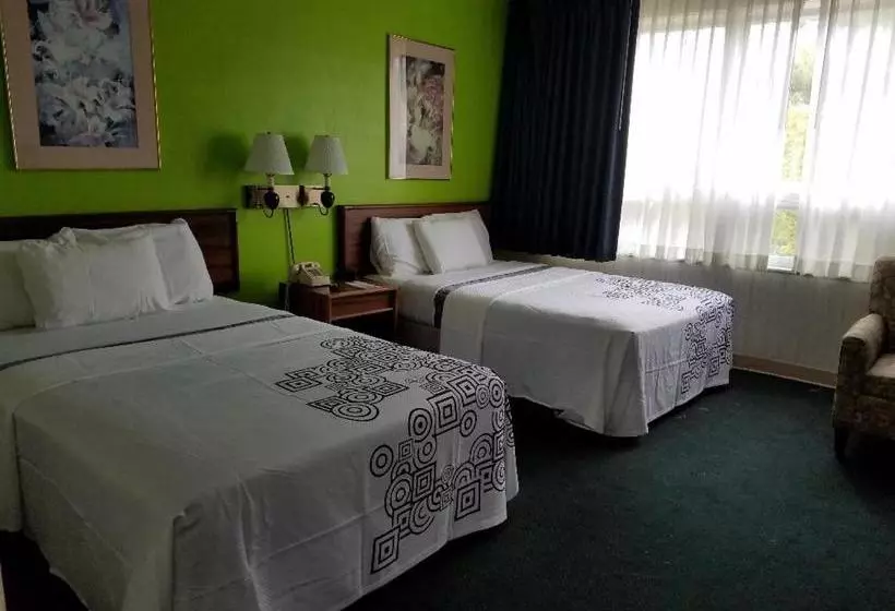Hotelli Cloud 9 Inn & Suites Lake George