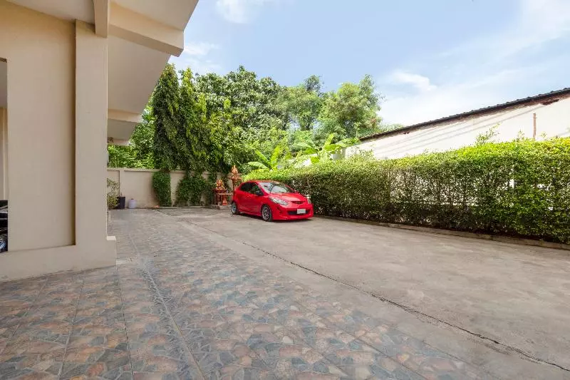 Hotelli Oyo 698 Pattaya City