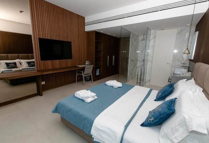 هتل Empire Beach Resort