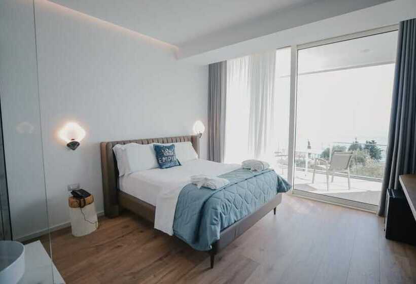 هتل Empire Beach Resort