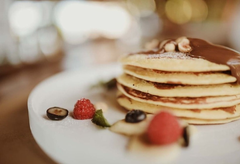 هتل Empire Beach Resort