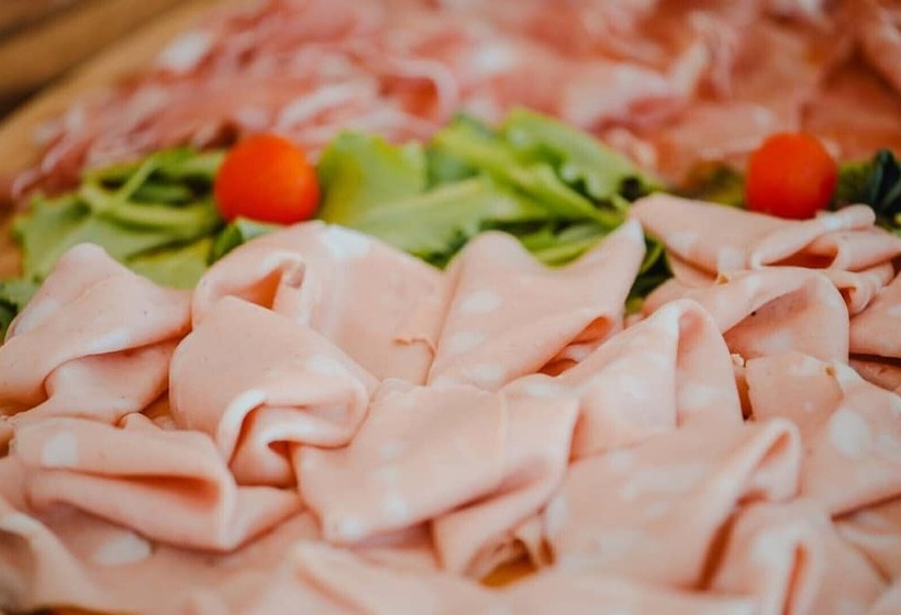 هتل Empire Beach Resort