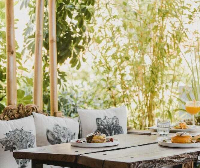 هتل Empire Beach Resort