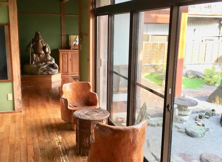 Pension (Hôtel basse catégorie) まるで一国一城の主 佐藤邸