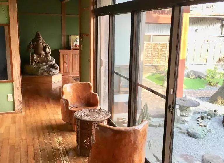 Majatalo まるで一国一城の主 佐藤邸