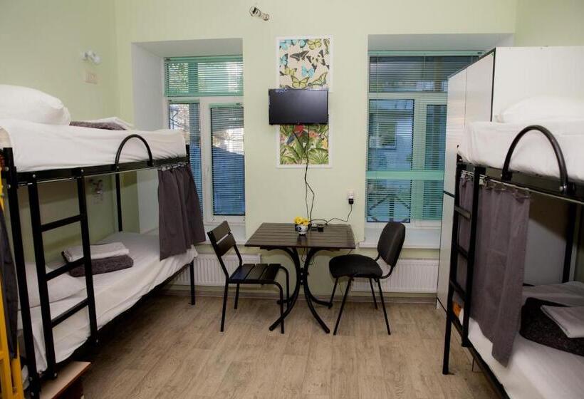 Capsularhouse Hostel