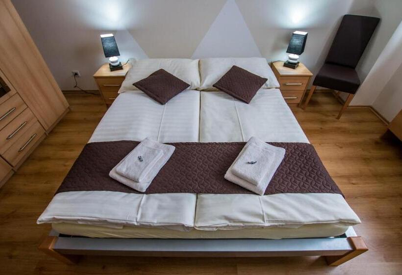 فندق Penzion Fit   Contactless Check In