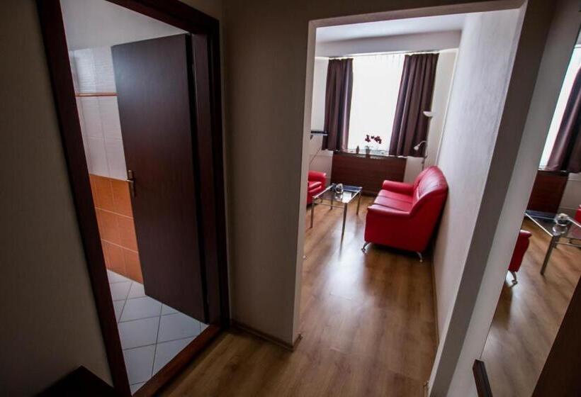 فندق Penzion Fit   Contactless Check In