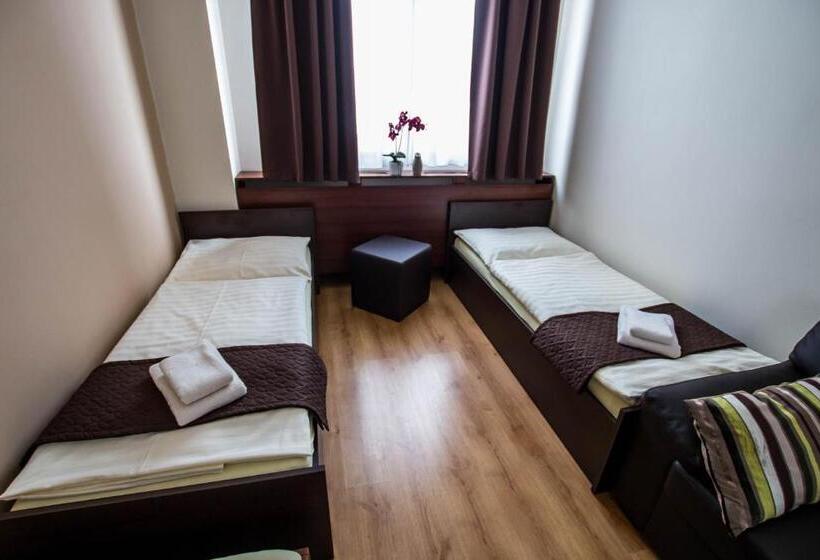 فندق Penzion Fit   Contactless Check In