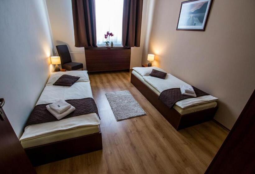 فندق Penzion Fit   Contactless Check In