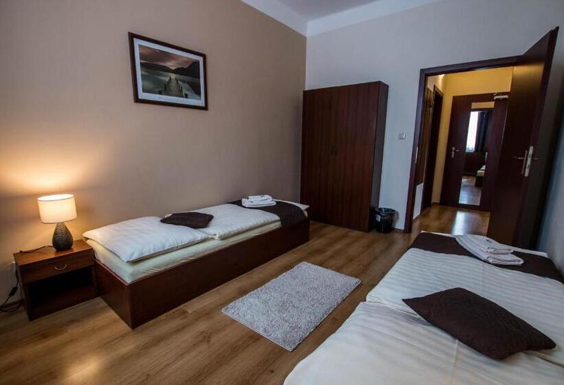 فندق Penzion Fit   Contactless Check In