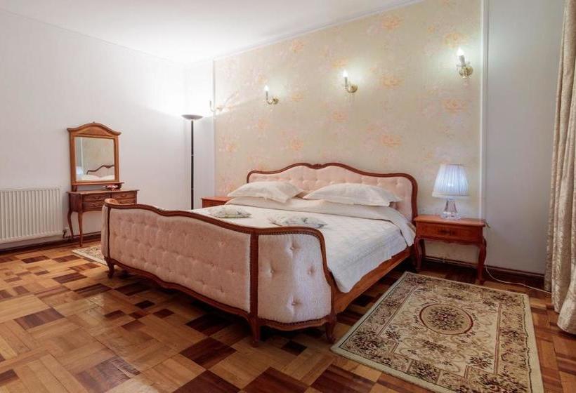 펜션 Former Ceausescu's Vila Crizantema