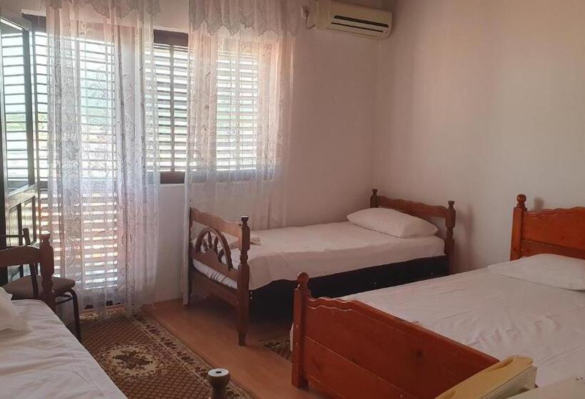 پانسیون Guesthouse Sinani