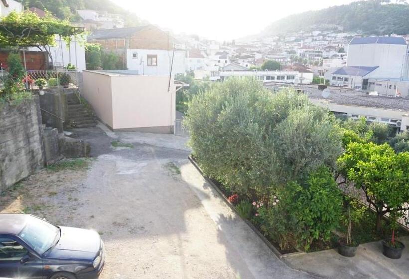 پانسیون Guesthouse Sinani