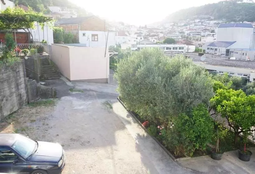 پانسیون Guesthouse Sinani