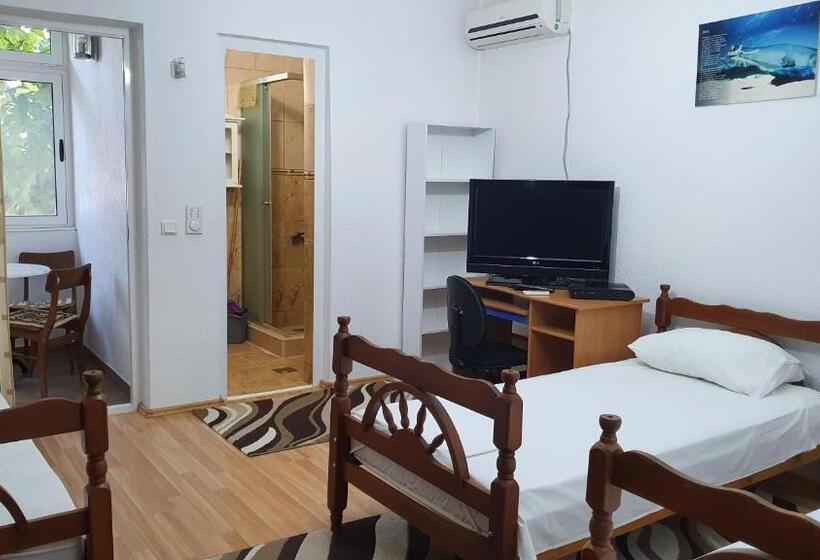 پانسیون Guesthouse Sinani