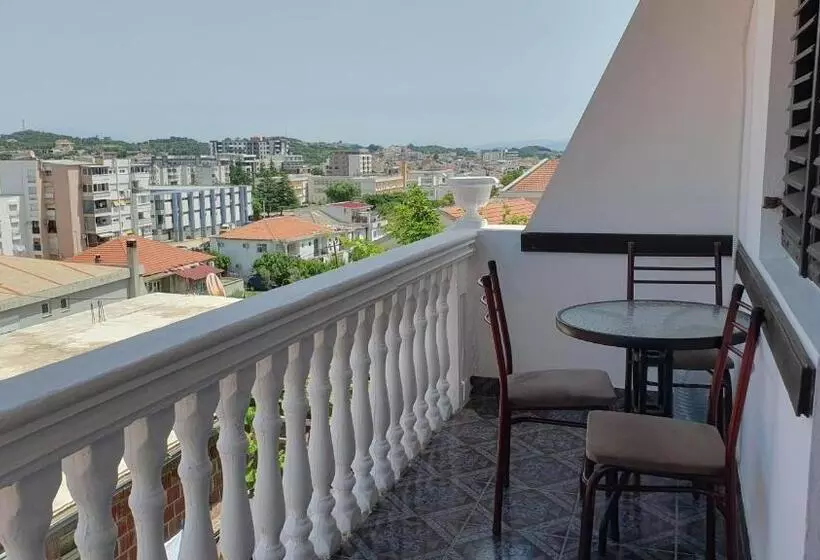 پانسیون Guesthouse Sinani