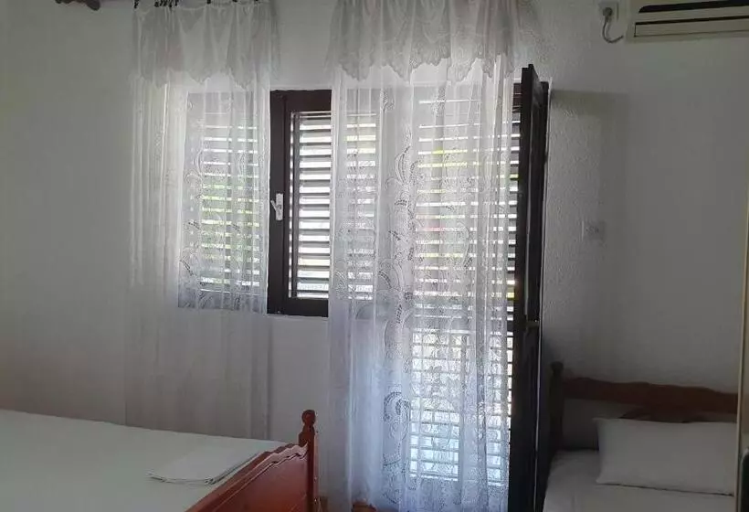 پانسیون Guesthouse Sinani