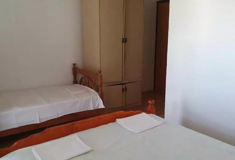 پانسیون Guesthouse Sinani