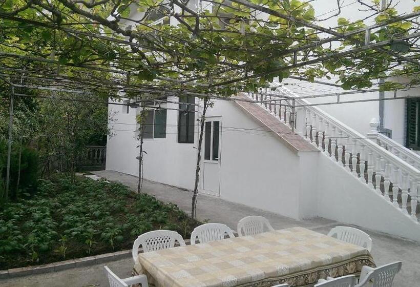پانسیون Guesthouse Sinani