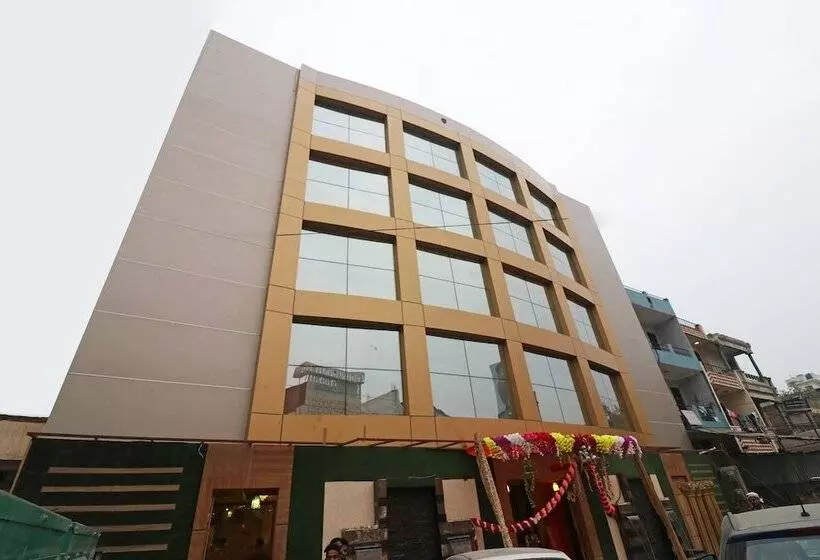 هتل Sanjay Galaxy Premium By Oyo Rooms