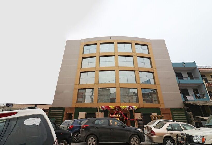 هتل Sanjay Galaxy Premium By Oyo Rooms