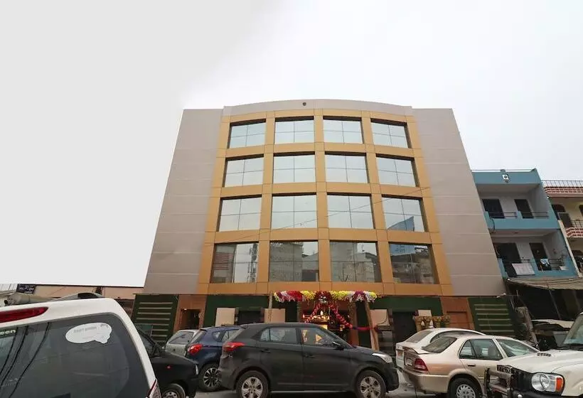 هتل Sanjay Galaxy Premium By Oyo Rooms