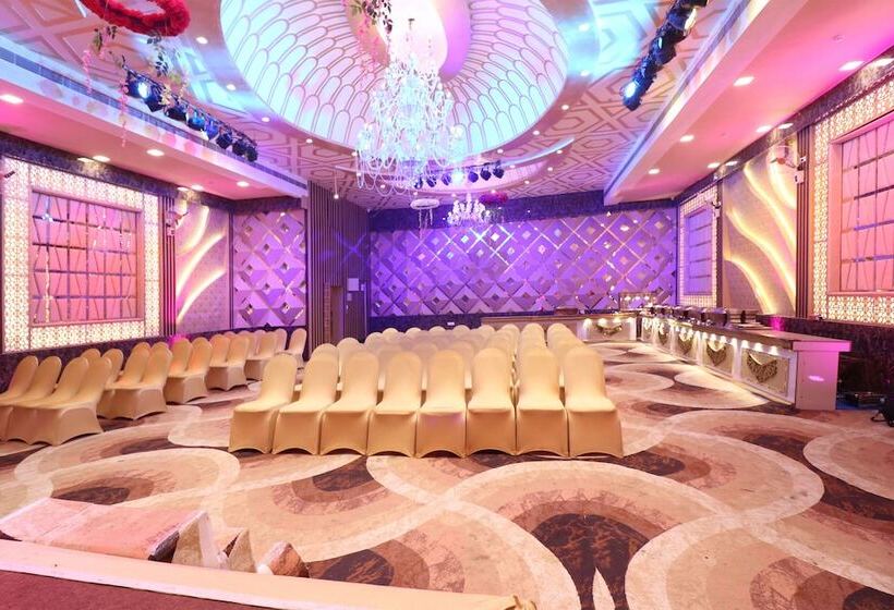 هتل Sanjay Galaxy Premium By Oyo Rooms