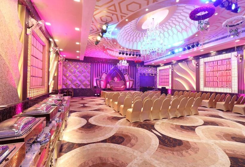 هتل Sanjay Galaxy Premium By Oyo Rooms