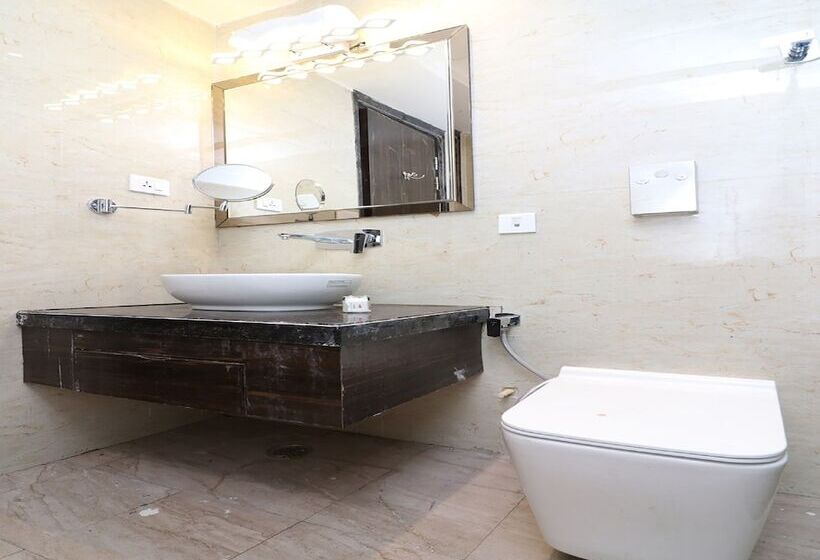 هتل Sanjay Galaxy Premium By Oyo Rooms