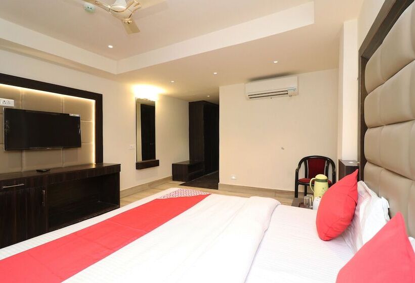 هتل Sanjay Galaxy Premium By Oyo Rooms