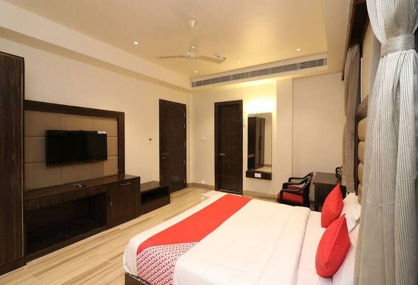 هتل Sanjay Galaxy Premium By Oyo Rooms