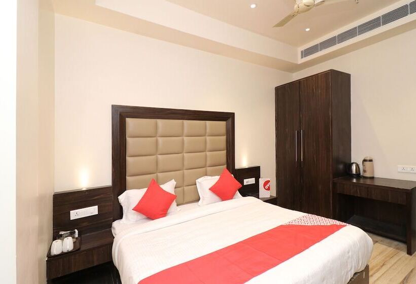 هتل Sanjay Galaxy Premium By Oyo Rooms