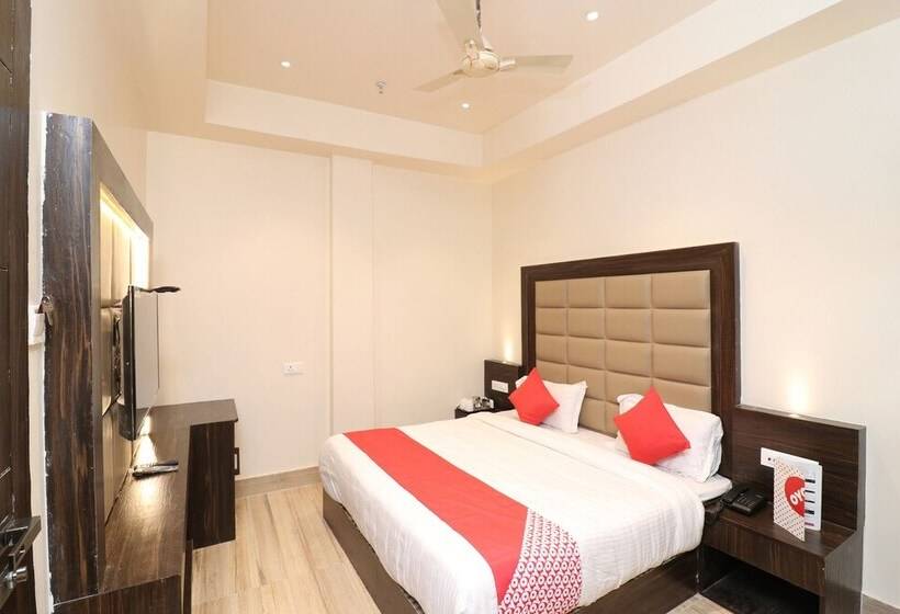 هتل Sanjay Galaxy Premium By Oyo Rooms