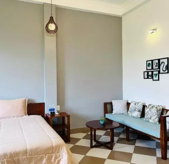 پانسیون Queenie House