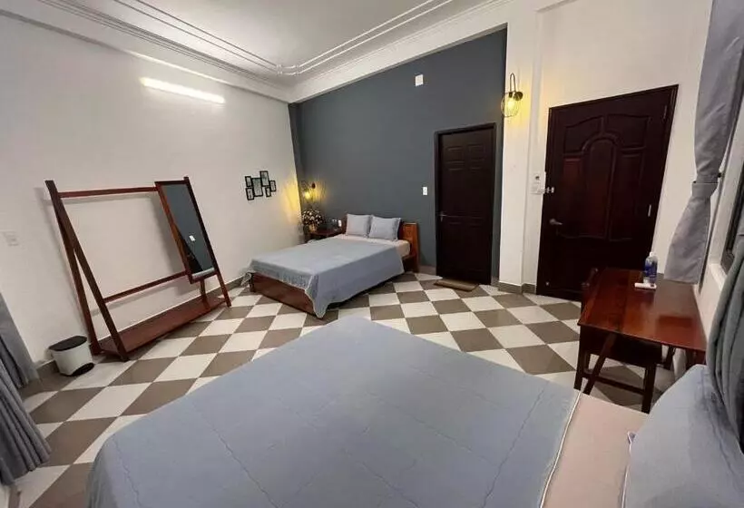 پانسیون Queenie House