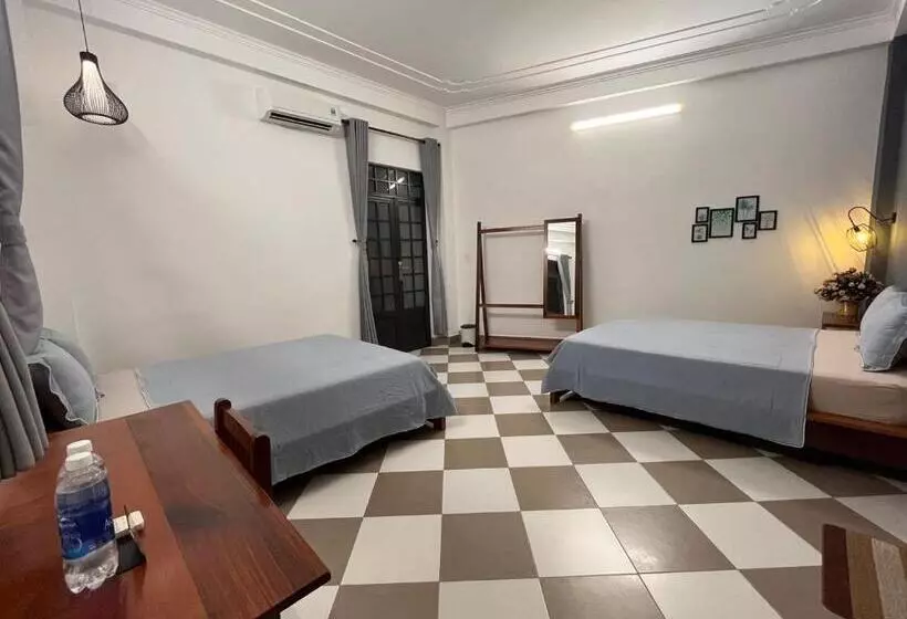 پانسیون Queenie House