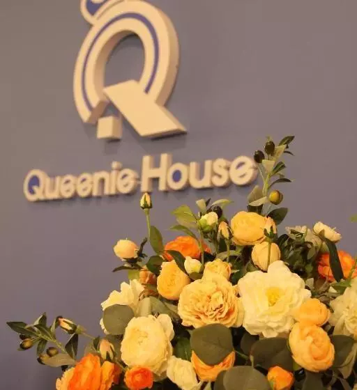 پانسیون Queenie House