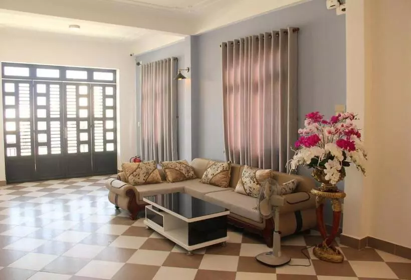 پانسیون Queenie House