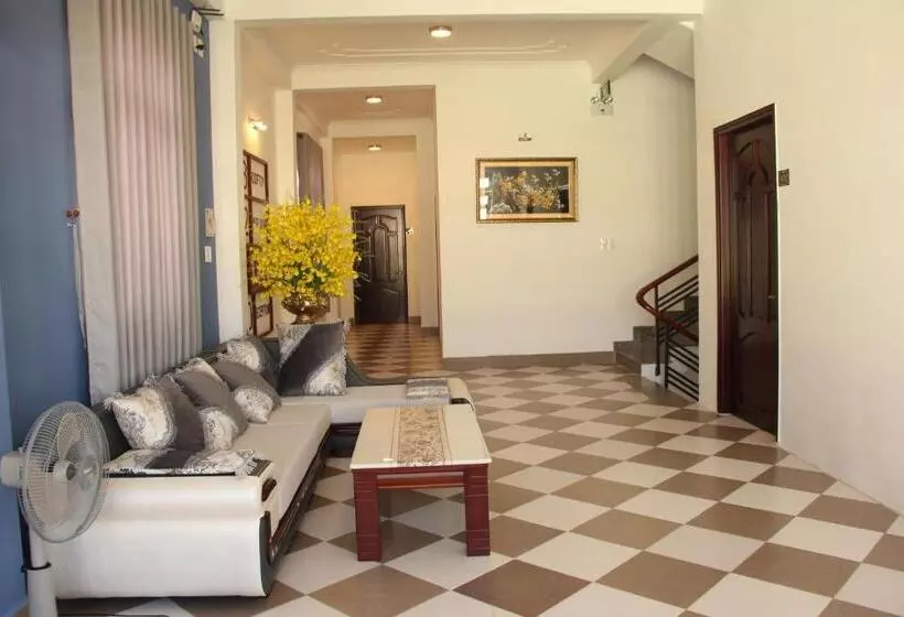 پانسیون Queenie House