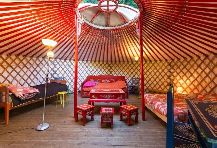 Hotelli Village De Yourtes